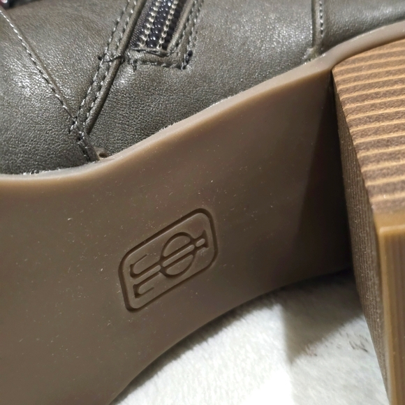 🆕️🆑 Jennifer Lopez Ankle Boots | Block Heel Leather Straps & Chains Details 9½ - Picture 12 of 14